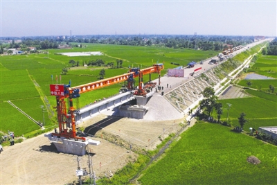 成兰铁路成都至川主寺段开始架梁|成都|铁路|九寨沟