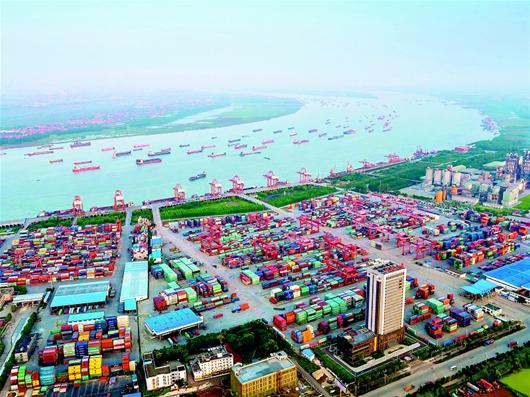 图文:阳逻港提升区域交通枢纽功能