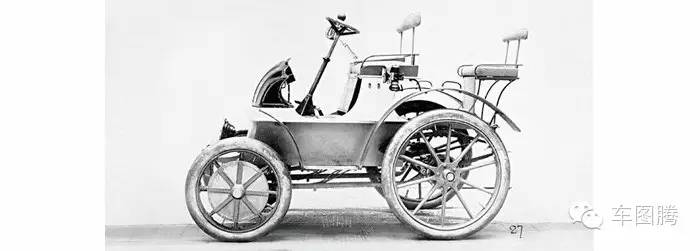 方向盘原本是直的,后来某天它被掰弯了...