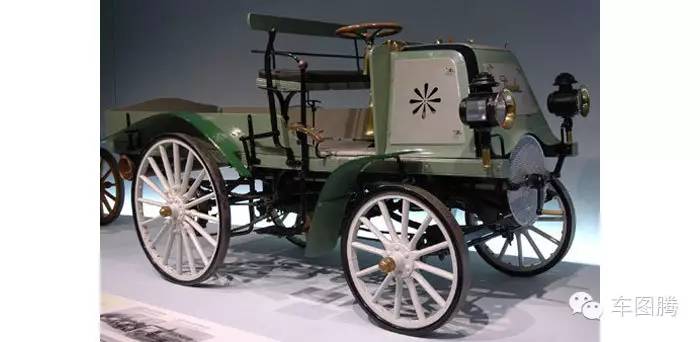 方向盘原本是直的,后来某天它被掰弯了...