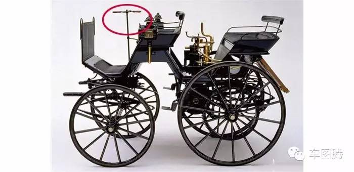 方向盘原本是直的,后来某天它被掰弯了...