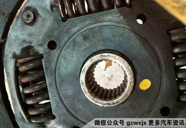 撩妹需适度 伤身又毁车