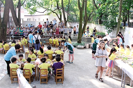 暑假快到了 爸爸妈妈怎么给在家的幼儿安排好