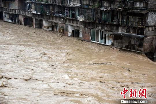叙永县城定水桥前的洪水。 苏忠国 摄 苏忠国 摄