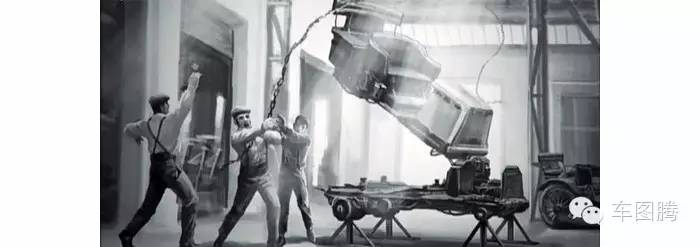 方向盘原本是直的,后来某天它被掰弯了...