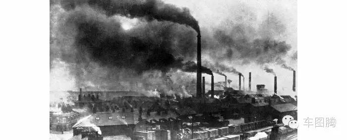 方向盘原本是直的,后来某天它被掰弯了...