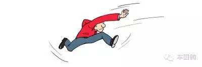 方向盘原本是直的,后来某天它被掰弯了...