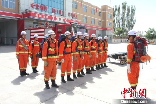 新疆拜城发生4.5级地震 消防做好地震救援准备