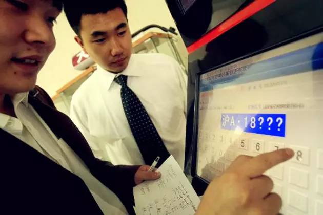 上海拍牌新规 每人名下只能拥有一辆上海牌私