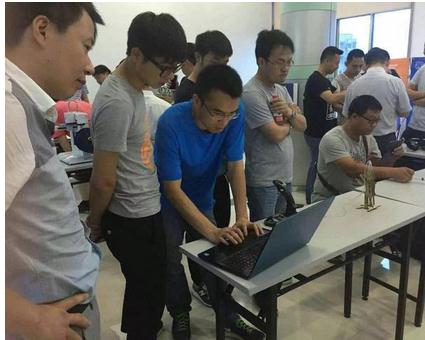 湖北省为打造创新教育样板开设FRC教师研训