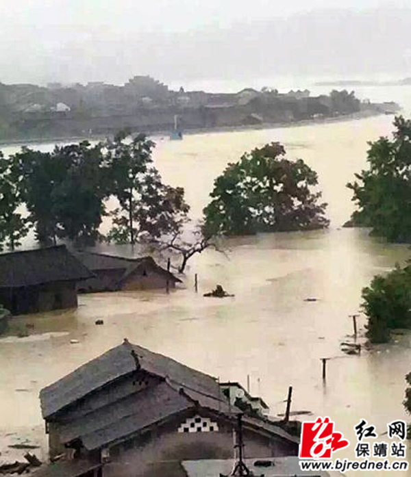 保靖县清水坪镇遭暴雨袭击（组图）
