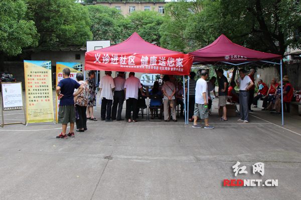 长沙中医医院与树木岭社区联合开展义诊活动|