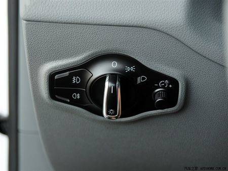 百分之99的司机不知道,暴雨天不能开双闪