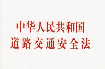 百分之99的司机不知道,暴雨天不能开双闪
