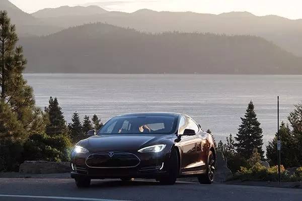 没有这笔“外快” 特斯拉将亏得更多