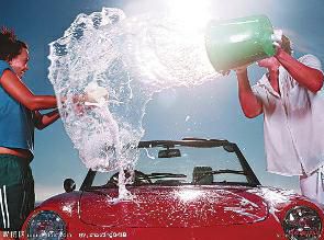 自动洗车效率高 人工洗车更干净