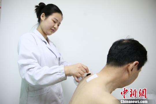 南京数千人预约冬病夏治 专家提醒网购三伏贴