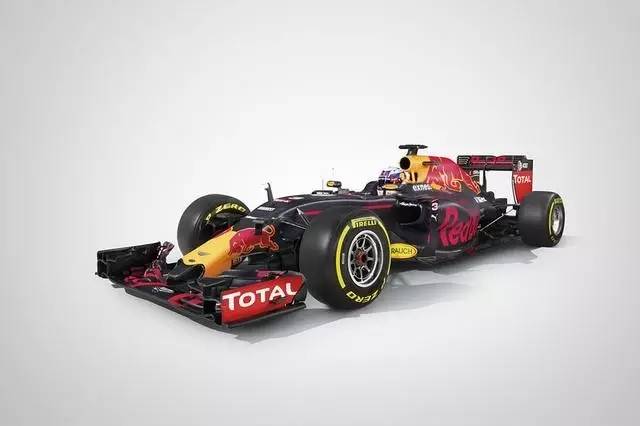 为这台上路F1赛车 阿汤哥也低头