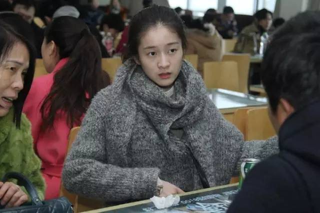 关晓彤高考分数超本科线206分！颜美腿长还是学霸，国民闺女要上天啊！