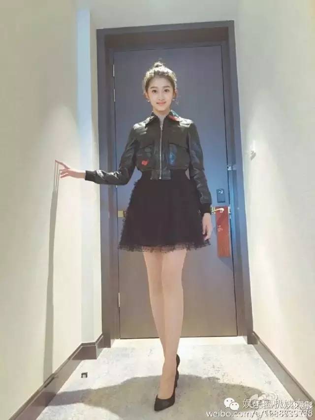 关晓彤高考分数超本科线206分！颜美腿长还是学霸，国民闺女要上天啊！