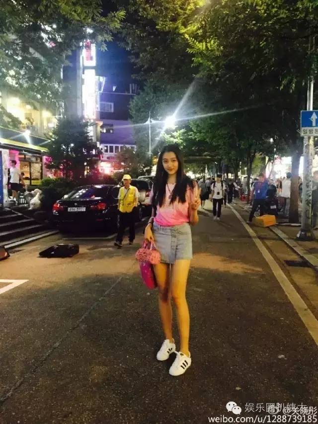 关晓彤高考分数超本科线206分！颜美腿长还是学霸，国民闺女要上天啊！