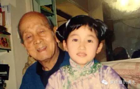 关晓彤高考分数超本科线206分！颜美腿长还是学霸，国民闺女要上天啊！