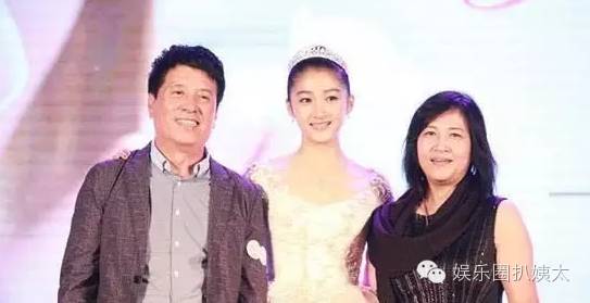 关晓彤高考分数超本科线206分！颜美腿长还是学霸，国民闺女要上天啊！