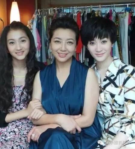 关晓彤高考分数超本科线206分！颜美腿长还是学霸，国民闺女要上天啊！