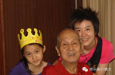 关晓彤高考分数超本科线206分！颜美腿长还是学霸，国民闺女要上天啊！