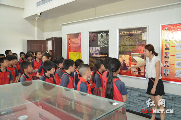 怀化市鹤城区禁毒办组织学生参观禁毒教育基地
