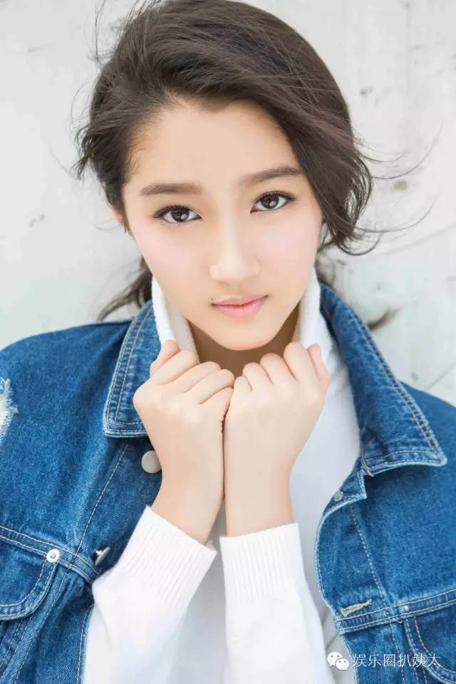 关晓彤高考分数超本科线206分！颜美腿长还是学霸，国民闺女要上天啊！