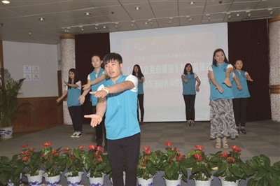 跳跳广场舞就能学会异物卡喉急救法|异物|广场