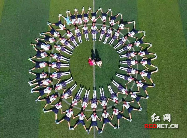 衡阳小学创意毕业照炫酷吸睛 网友:不输大学生