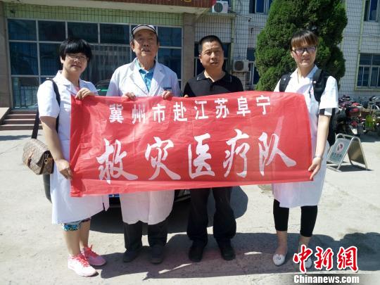 河北衡水八旬“抗震模范”吴殿华奔赴江苏龙卷风灾区救灾