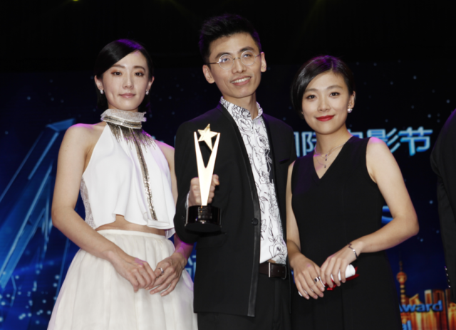 低成本、真感情,他凭借《再见女儿》这部影片打败了文章拿下亚洲新人奖最佳导演