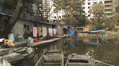 整治黑臭河道 秦淮河边违建洗车点被拆除|秦淮