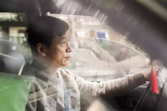 低成本、真感情,他凭借《再见女儿》这部影片打败了文章拿下亚洲新人奖最佳导演