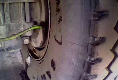 别高估大货的刹车 特别是下坡!