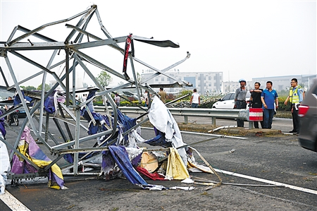 江苏盐城遭龙卷风袭击 78人遇难近500人受伤