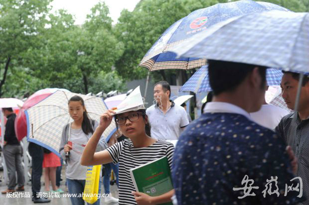 新安晚报高招咨询会在合肥三十二中举行|晚报