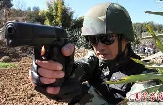 媒体揭缉毒警察:为打入毒贩内部装成吸嗨的样