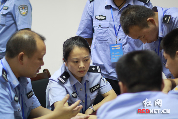 【潇湘先锋】李贝:“最美警花”的侠骨柔情|李贝|民警|当事人_新浪新闻