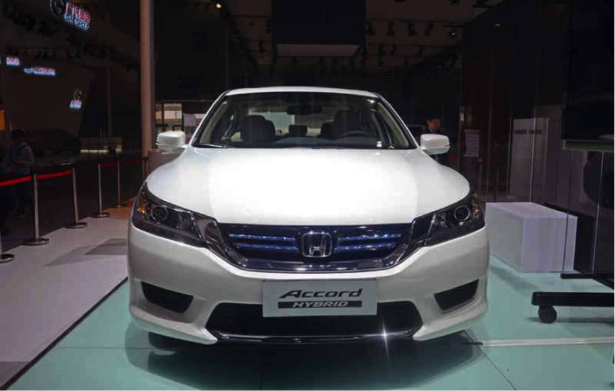 给我一个选混动中型车的理由?