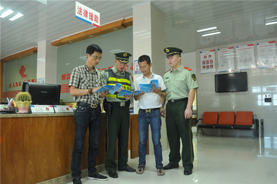 石狮蚶江边防派出所组织开展防诈骗进村居宣