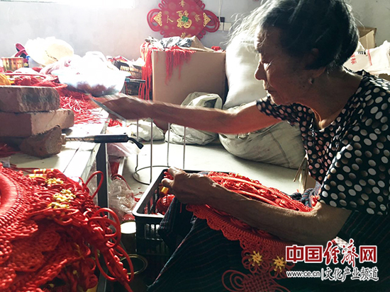 探秘临沂红花镇:创客青年王超和他的中国结|王