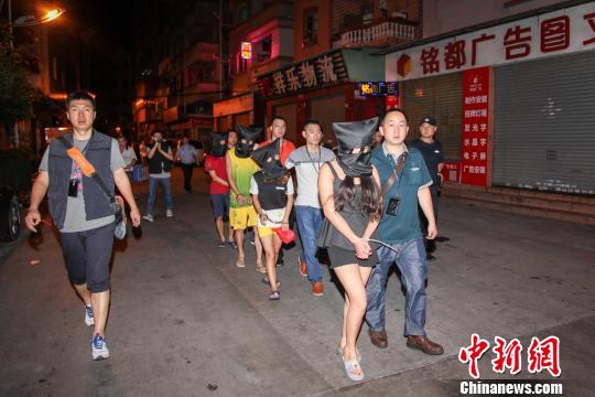 深圳警方抓获网络交友诈骗嫌犯 警方供图