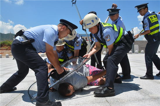 上杭县举行反恐演练