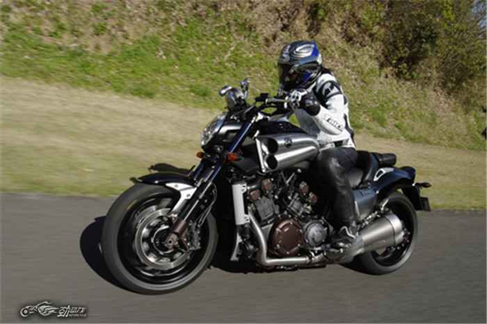 男人的梦想坐骑 雅马哈V-max大魔鬼