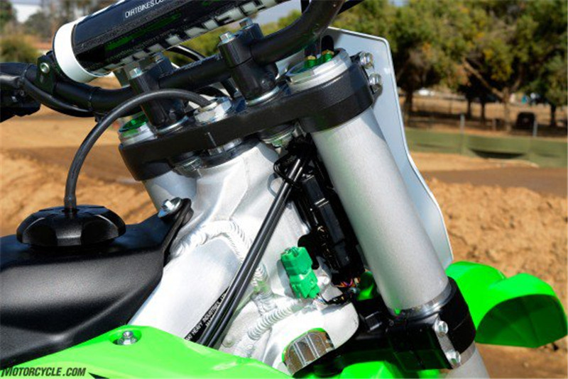 我要飞得更高!——2017川崎KX450F评测