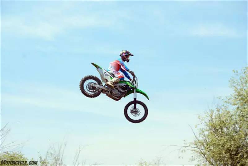 我要飞得更高!——2017川崎KX450F评测